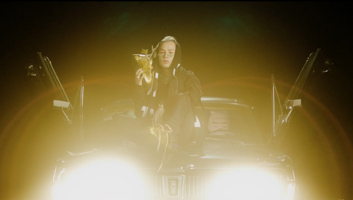 Điểm qua những hình ảnh ấn tượng nhất MV 'BIGCITYBOI' của 'trai hư' BinZ Ảnh 8