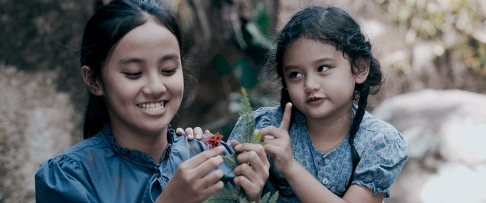 Thiên Nhu (trái) và Mona Bảo Tiên (phải) với biểu cảm siêu dễ thương trong Đỉnh Mù Sương.