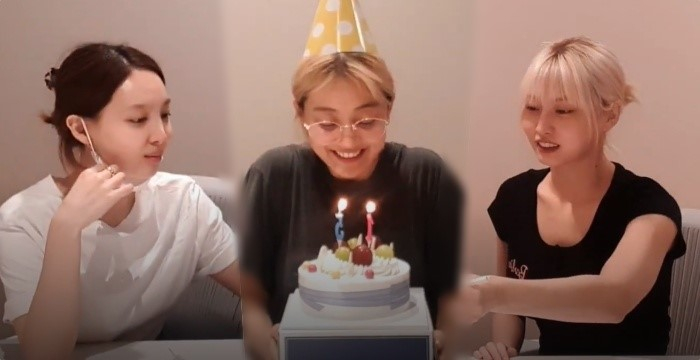 Nayeon, Momo đã cùng Jihyo kỷ niệm 15 năm gia nhập công ty.