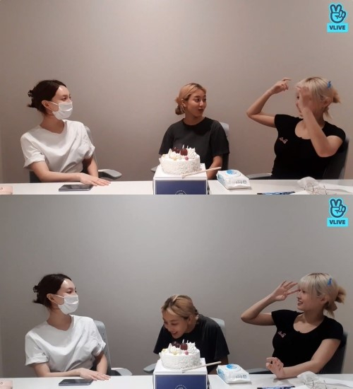 Các cô gái chia cảm giác sau khi trở thành tiền bối có thâm niên trong công ty.