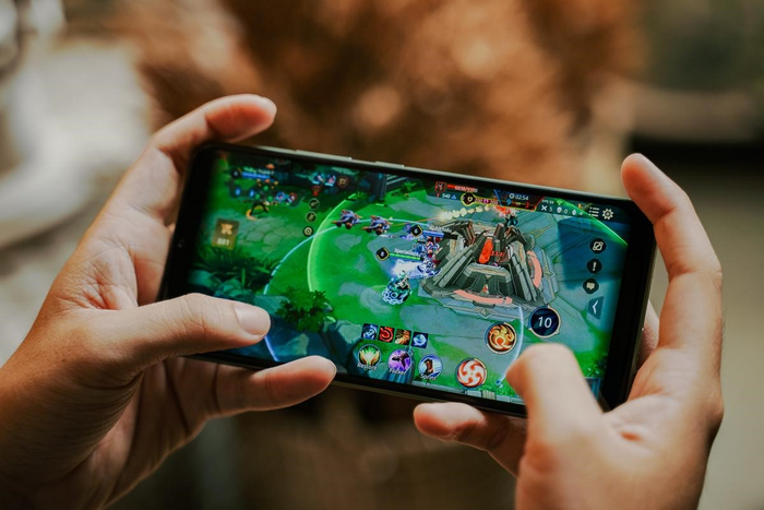 Một chiếc máy phổ thông, giá vừa phải và trải nghiệm vừa đủ hẳn là lựa chọn thực tế hơn cả dành cho các bạn sinh viên mới vào trường, những chú bảo vệ lớn tuổi hay anh chị nhân viên giao hàng.