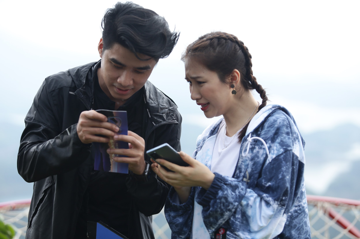 Vẻ mặt hoang mang của Hoà Minzy khi ăn phải “một cú lừa” từ chương trình