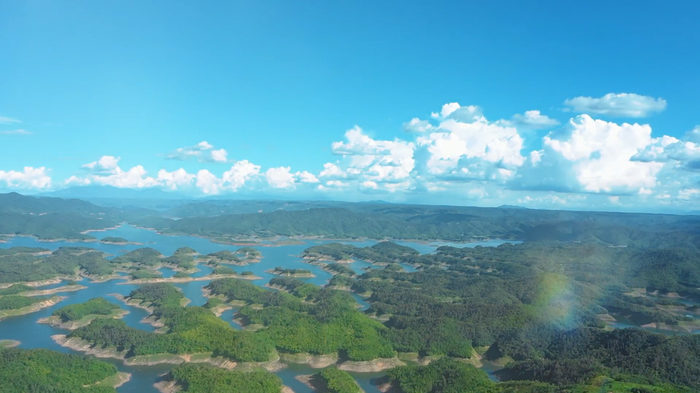 Khung cảnh hữu tình của Tà Đùng nhìn từ trên cao được ghi lại bằng camera chuyên nghiệp