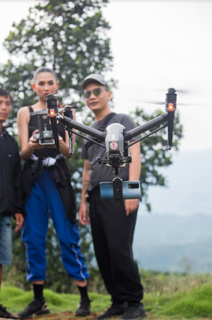 Hai đội chơi sẽ điều khiển flycam gắn vivo X50 Pro để ghi lại những thước phim đẹp nhất về Tà Đùng