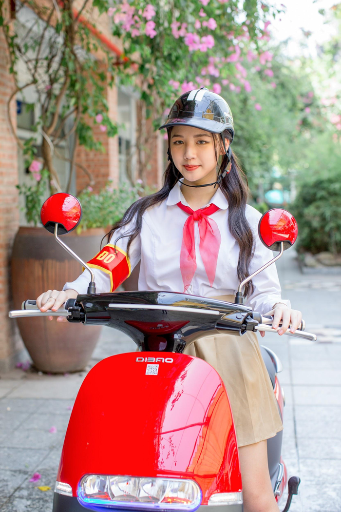 Ngắm Amee xinh xắn, cá tính bên loạt xe máy điện Dibao Ảnh 8