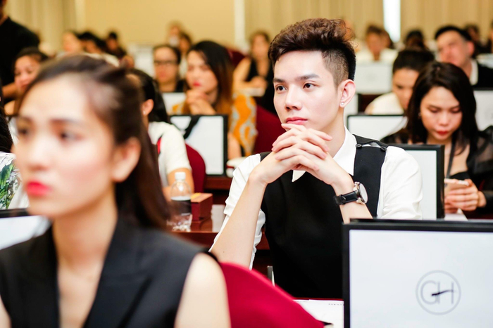 Nguyễn Quang Hiển: Ông chủ 9X thành công với nghề phun xăm thẩm mỹ Ảnh 3