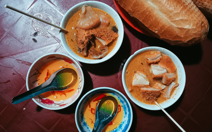 Cùng Realme C11 thử thách ăn và check in hết khu ẩm thực Xóm Chiếu chỉ với 300k Ảnh 2