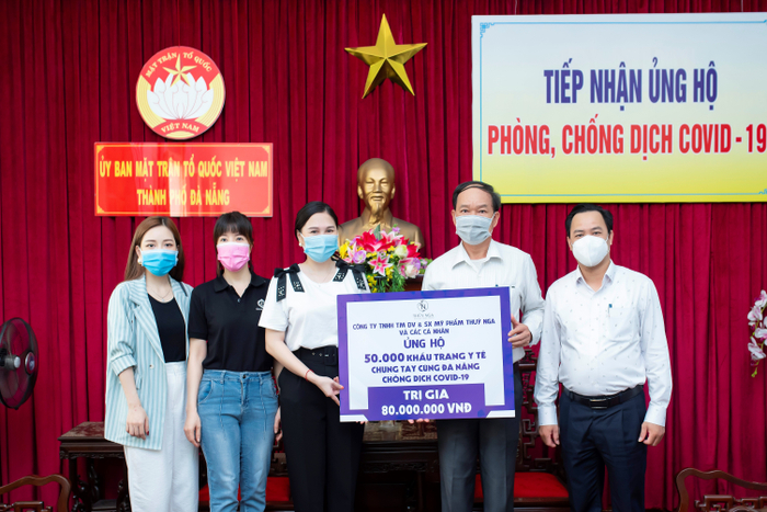 Công ty TNHH Thương mại dịch vụ sản xuất mỹ phẩm Thúy Nga ủng hộ TP Đà Nẵng chống dịch Covid-19