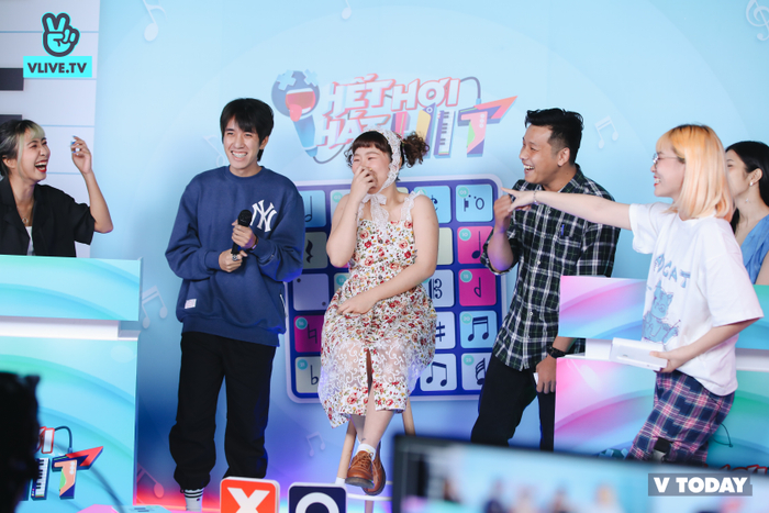 Suni Hạ Linh, Trang Hý 'cạn dòng nước mắt' trước màn hát Boy With Luv (BTS) như tiếng Thái Lan từ MisThy Ảnh 8