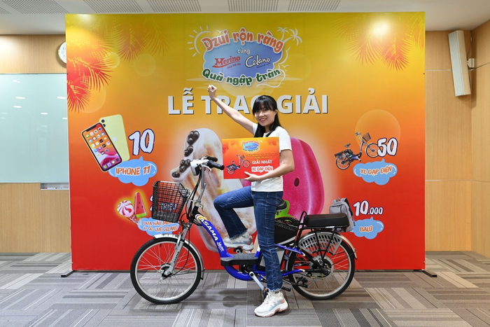 Chủ nhân những giải thưởng lớn đầu tiên từ chương trình “Dzui rộn ràng quà ngập tràn” của kem Celano và Merino Ảnh 2