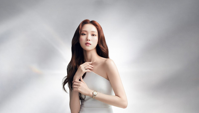 Đồng hồ DW Iconic link trở nên gây sốt khi Lee Sung-Kyung trở thành đại sứ thương hiệu cho dòng sản phẩm lần này