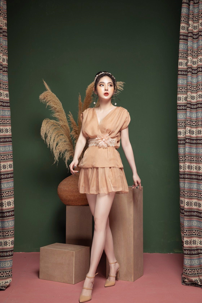 Đến với thương hiệu SƯƠNG Design, các nàng dễ dàng sở hữu những chiếc đầm xinh tươi với chất liệu mềm mại, form dáng cực xinh, giúp các nàng tự tin tỏa sáng mọi lúc mọi nơi