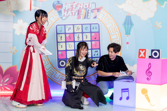 Chương trình tiếp tục đưa ra một thử thách khá sáng tạo dành cho 'ông chủ' kinh doanh loạt cửa hàng lớn nhỏ: Vừa đếm tiền vừa một bài hát. 