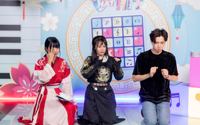 Cười từ đầu tới cuối: Ngô Kiến Huy nhảy 'Maria' (Hwasa) không-thể-nữ-tính hơn, Misthy tiết lộ từng khuyên crush... bỏ người yêu đi theo mình Ảnh 2