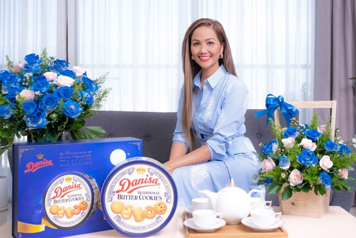 Hoa Hậu H'Hen Niê 'bật mí' món quà tri ân người thân dịp Trung Thu Ảnh 3