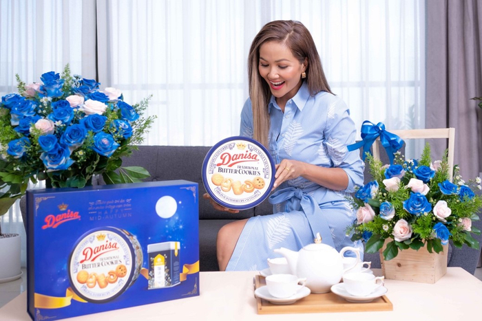 H'Hen Niê đã chọn Danisa làm thức bánh tri ân người thương quý trong dịp Trung thu này.