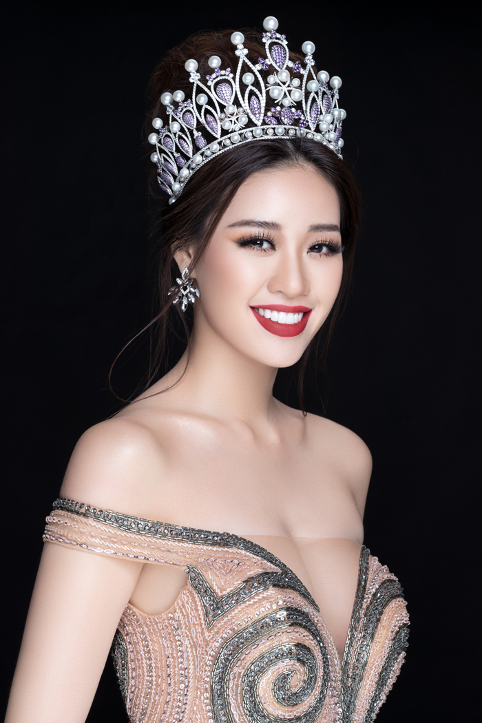 Dù lịch trình hoạt động của một hoa hậu rất nhiều, nhưng Khánh Vân luôn có thể giữ được thần thái tự tin nhất