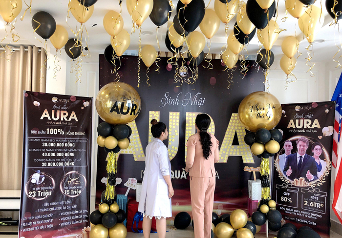 Khách hàng tham gia có cơ hội bốc thăm để nhận được các phần quá giá trị lớn.