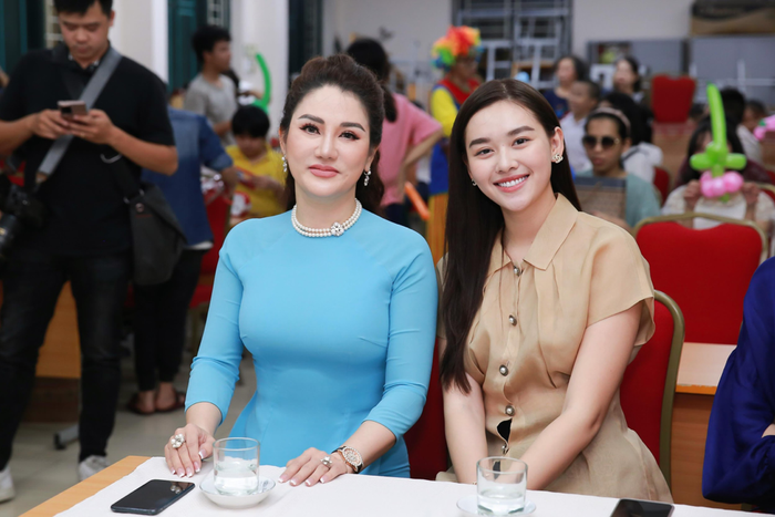 Hoa Hậu Xuân Hương rạng rỡ cùng Á hậu Tường San tại chương trình