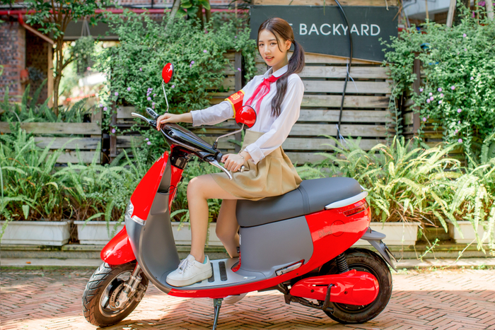 Công chúa V-pop Amee biến hóa sành điệu với 5 sắc màu xe máy điện Dibao Ảnh 4