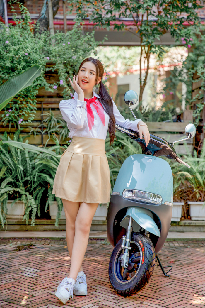 Công chúa V-pop Amee biến hóa sành điệu với 5 sắc màu xe máy điện Dibao Ảnh 7