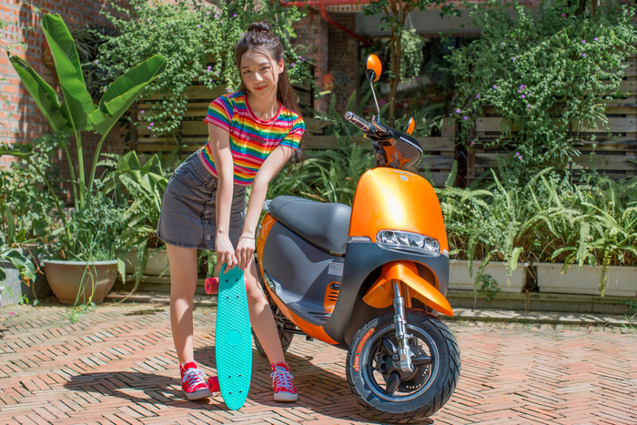 Công chúa V-pop Amee biến hóa sành điệu với 5 sắc màu xe máy điện Dibao Ảnh 3