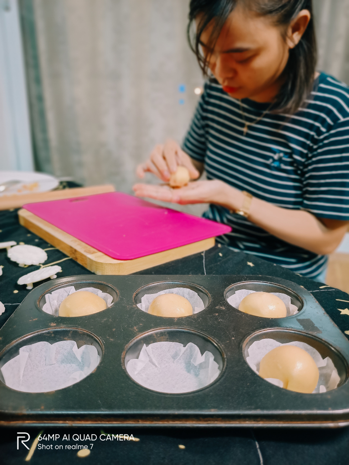 Bật mí công thức làm bánh trung thu trứng muối tan chảy 'homemade' Ảnh 8