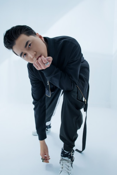 Và chàng rapper điển trai Karik “trong nóng, ngoài lạnh”&nbsp;