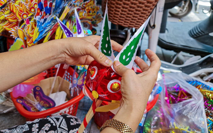 Khám phá phố Hàng Mã rực rỡ mùa Trung Thu qua ống kính Realme 7 Ảnh 2