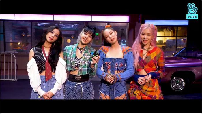 Outfit được tiến lộ trong hậu trường MV Lovesick Girls.