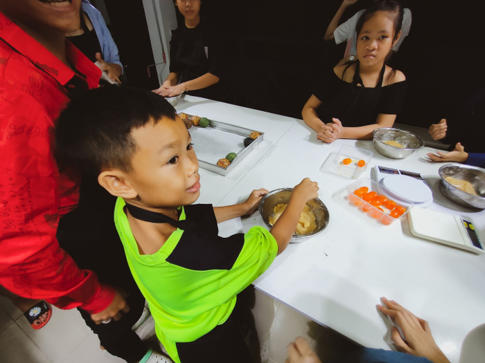 Những nụ cười rạng rỡ mùa Trung Thu ở lớp học tình thương Rạch Ông Ảnh 7