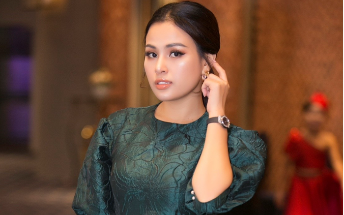 Hoa Hậu Rita Đặng xinh đẹp quyễn rũ bên đồng hồ, túi xách đắt tiền Ảnh 2