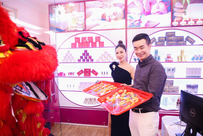 Á hậu Thanh Huyền rạng rỡ trong ngày khai trương NK Spa cơ sở 3 tại Bình Dương Ảnh 3