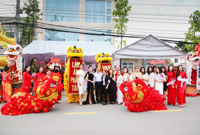 Á hậu Thanh Huyền rạng rỡ trong ngày khai trương NK Spa cơ sở 3 tại Bình Dương Ảnh 5