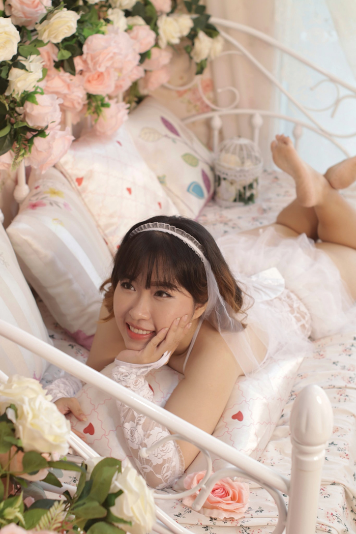 Nhi tâm đắc cho biết, cảm giác mát lạnh sảng khoái khi dùng Diana SENSI Cool Fresh giúp cô nàng xua tan mọi khó chịu “ngày dâu”, tha hồ hoạt động tự tin, thoải mái, không còn nơm nớp lo “tràn bờ” như trước kia nữa.