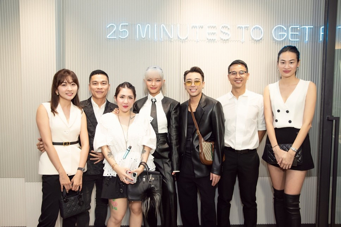 Sự kiện còn có sự tham gia của người mẫu Thanh Trúc Trương, NTK Adrian Anh Tuấn & Sơn Đoàn...