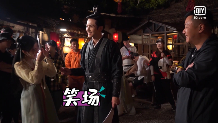 Trương Triết Hạn 1 tay nhấc bổng Cúc Tịnh Y, cover OST 'Hương mật' trong hậu trường 'Như ý phương phi' Ảnh 14