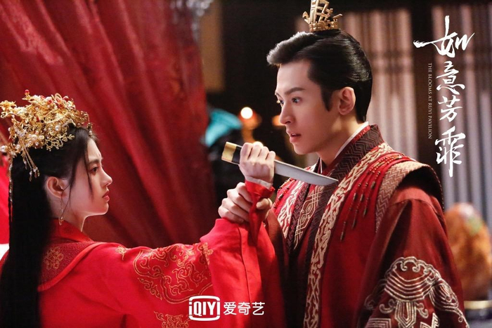 Trương Triết Hạn 1 tay nhấc bổng Cúc Tịnh Y, cover OST 'Hương mật' trong hậu trường 'Như ý phương phi' Ảnh 11