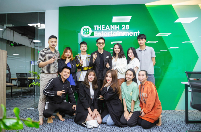 Theanh28 Entertainment - Công ty truyền thông và giải trí nắm giữ loạt fanpage triệu like.
