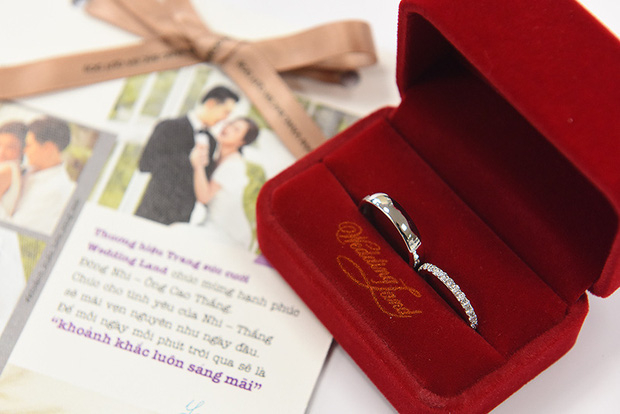 Nhẫn cưới kim cương 99 giác cắt của Wedding Land đã được Đông Nhi và Ông Cao Thắng lựa chọn để bắt đầu hành trình hạnh phúc.