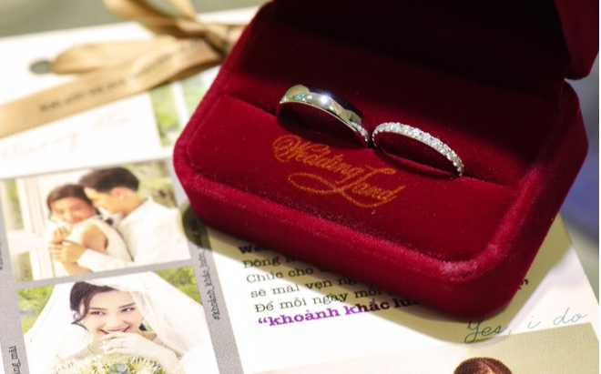 Đông Nhi – Ông Cao Thắng chia sẻ kỷ niệm một năm về chung nhà bên chiếc nhẫn cưới Wedding Land Ảnh 2