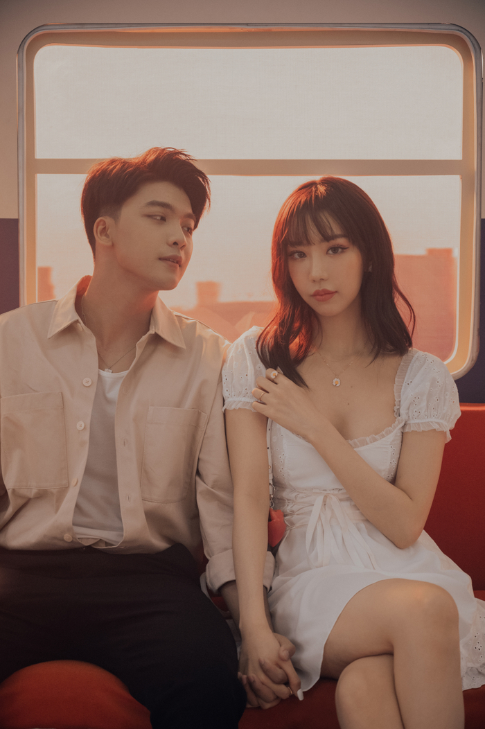 “Trên tình bạn dưới tình yêu” là một bài hát buồn với những người từng bỏ lỡ tình yêu. 