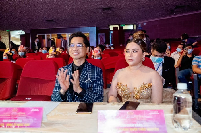 Danh ca Ngọc Sơn cùng Hoa hậu Hoàng Thị Thảo Nguyên