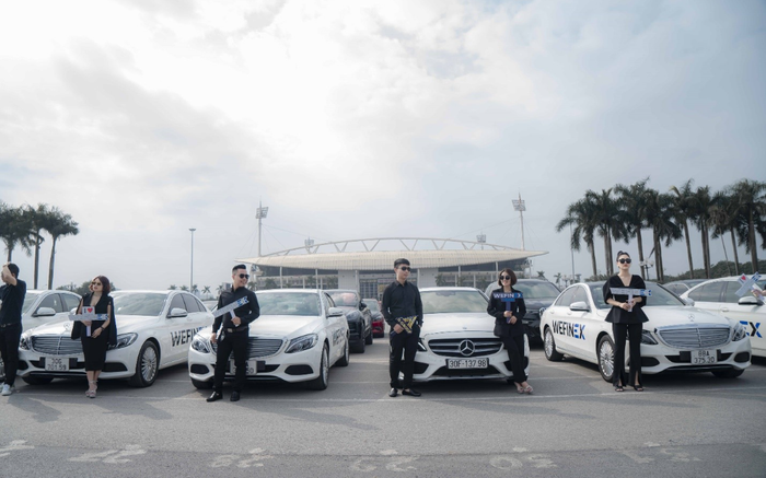 Dàn siêu xe sang xịn diễu hành trên đường phố Hà Nội Ảnh 2