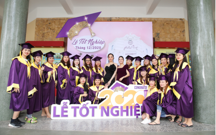 Đinh Ngọc Diệp bất ngờ trước lễ tốt nghiệp Kelly Pang Nail Ảnh 2