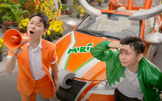 Chuyện ngược đời: Trúc Nhân lần đầu tiên trổ tài rap, Ricky khoe giọng ấn tượng trong MV Tết collab của cả 2 Ảnh 2