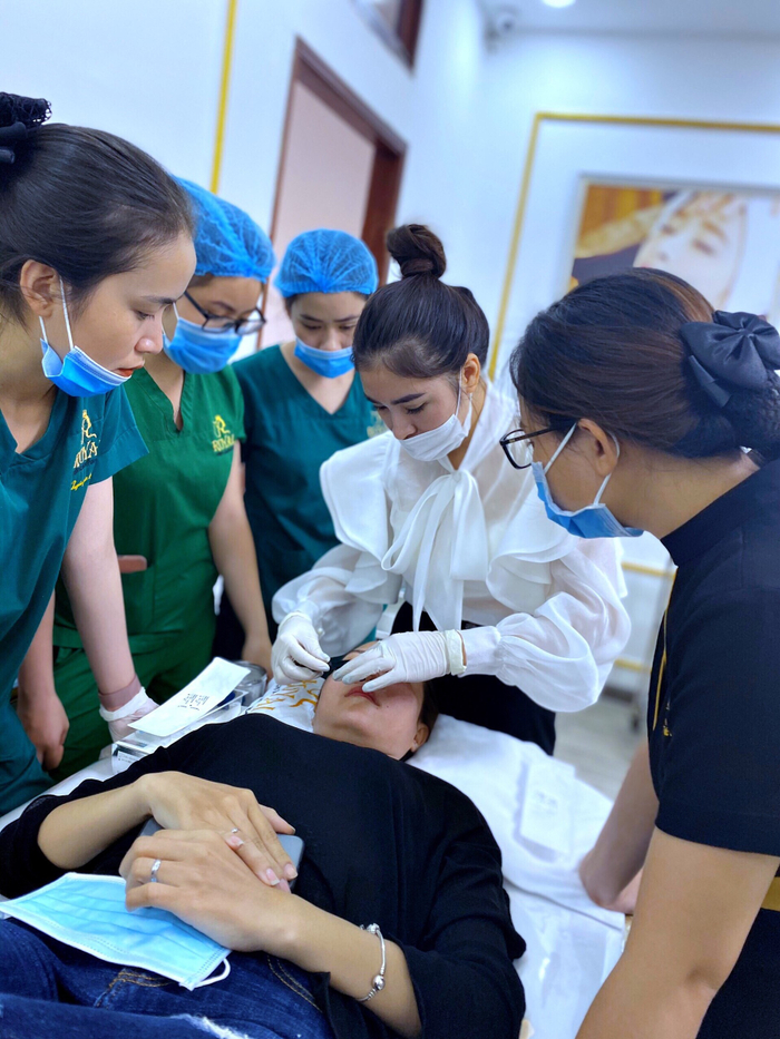 Royal Beauty Academy - học viện đào tạo thẩm mỹ làm đẹp thu hút đông đảo học viên Ảnh 2