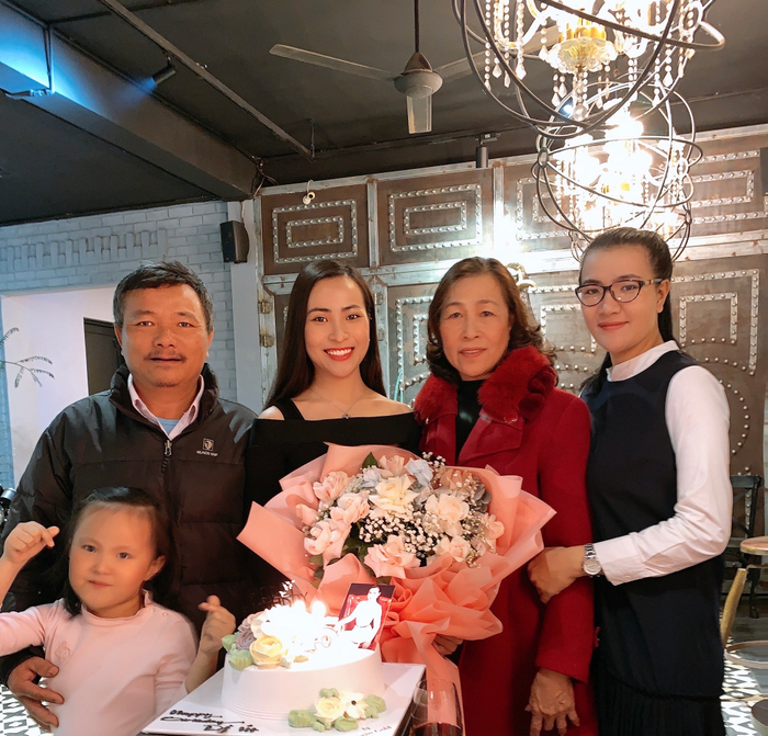Hoa hậu Hoa Quyên: 'Thành công của bản thân là để báo hiếu cha mẹ' Ảnh 8