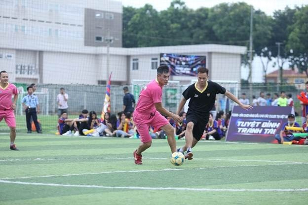 Tháng 9/2020, sự kiệnbóng đá “Tuyệt đỉnh tranh tài” diễn ra với sự tham gia của các đội bóng giao hữu như FCB88, FC nghệ sĩ… Cựu cầu thủ Công Vinh tham gia sự kiện với tư cách thành viên đội FC nghệ sĩ.&nbsp;