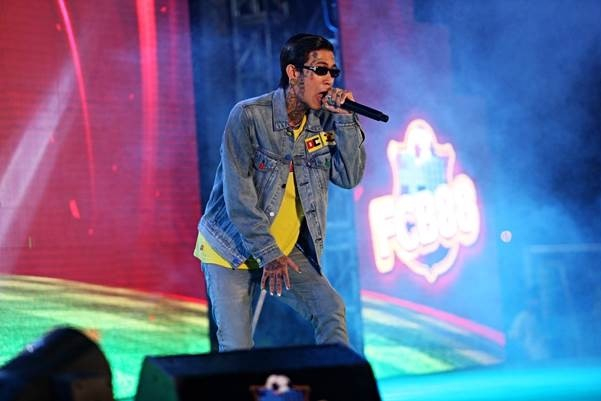 Đặc biệt, sân khấu của “Siêu hùng tranh đấu” thực sự bùng nổ với những màn trình diễn của quán quân Rap Việt - Dế Choắt.